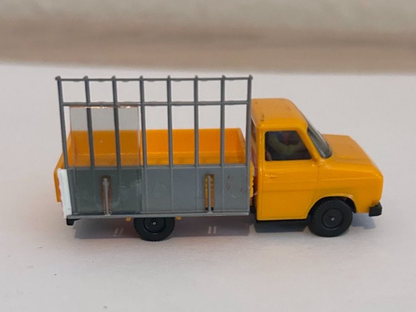 Herpa Modellautos: Herpa Ford Transit B Glastransporter  orange – Gebraucht aus Goldach von Manyro55 1