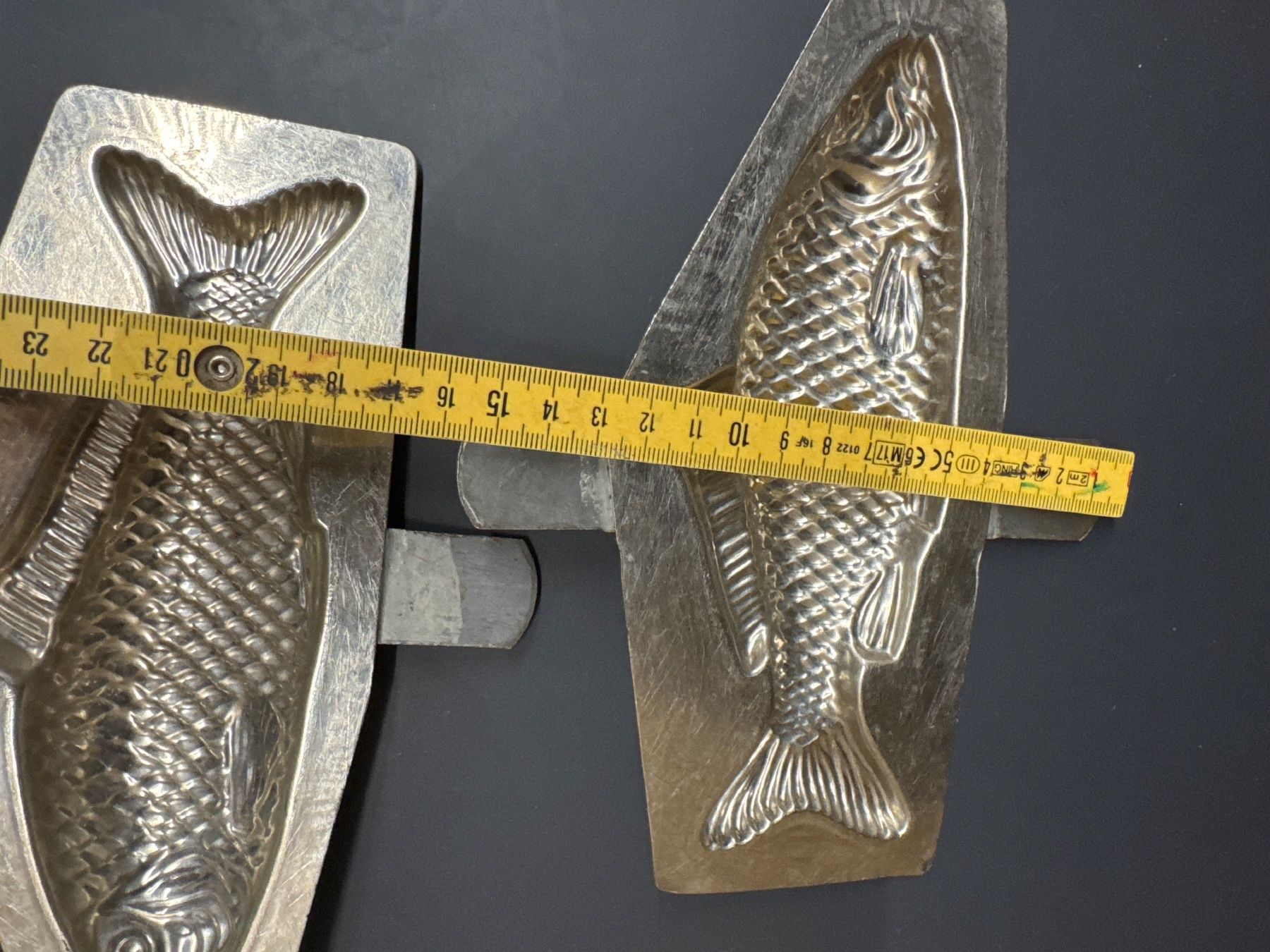 Teglie da forno: Moule chocolat schokoladenform poisson 18cm – Usato da Lajoux JU venduto da Briard0 3