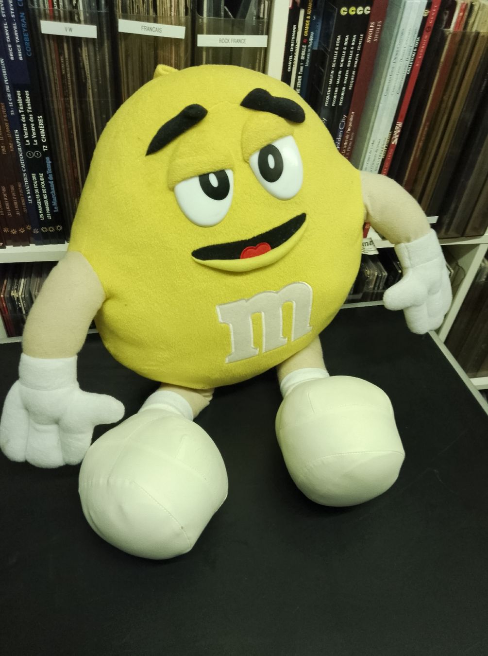 Spielzeuge: Peluche M&M's jaune géant 70cm vintage rare. – Gebraucht aus saillon von Lamateur