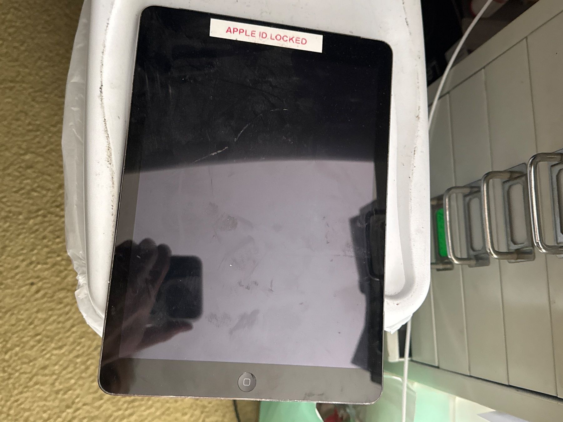 Apple Tablet PC: Ipad Air - A1475 - icloude - Display gut!!! – Difettoso da Olten venduto da HoYa01