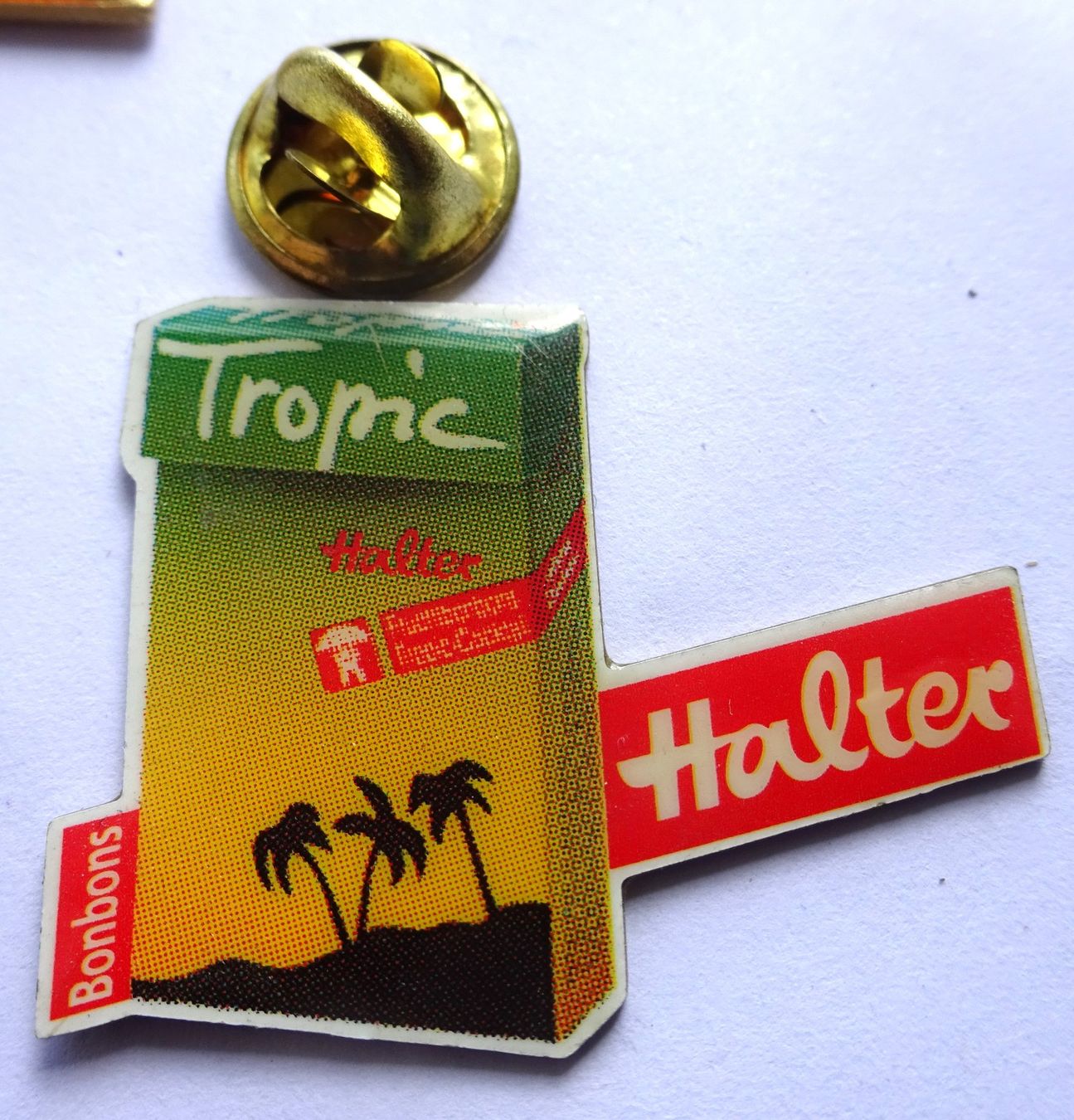 Placchette & Badge: Pin Halter Tropic Bonbons – Usato da Utzenstorf venduto da BUtter81