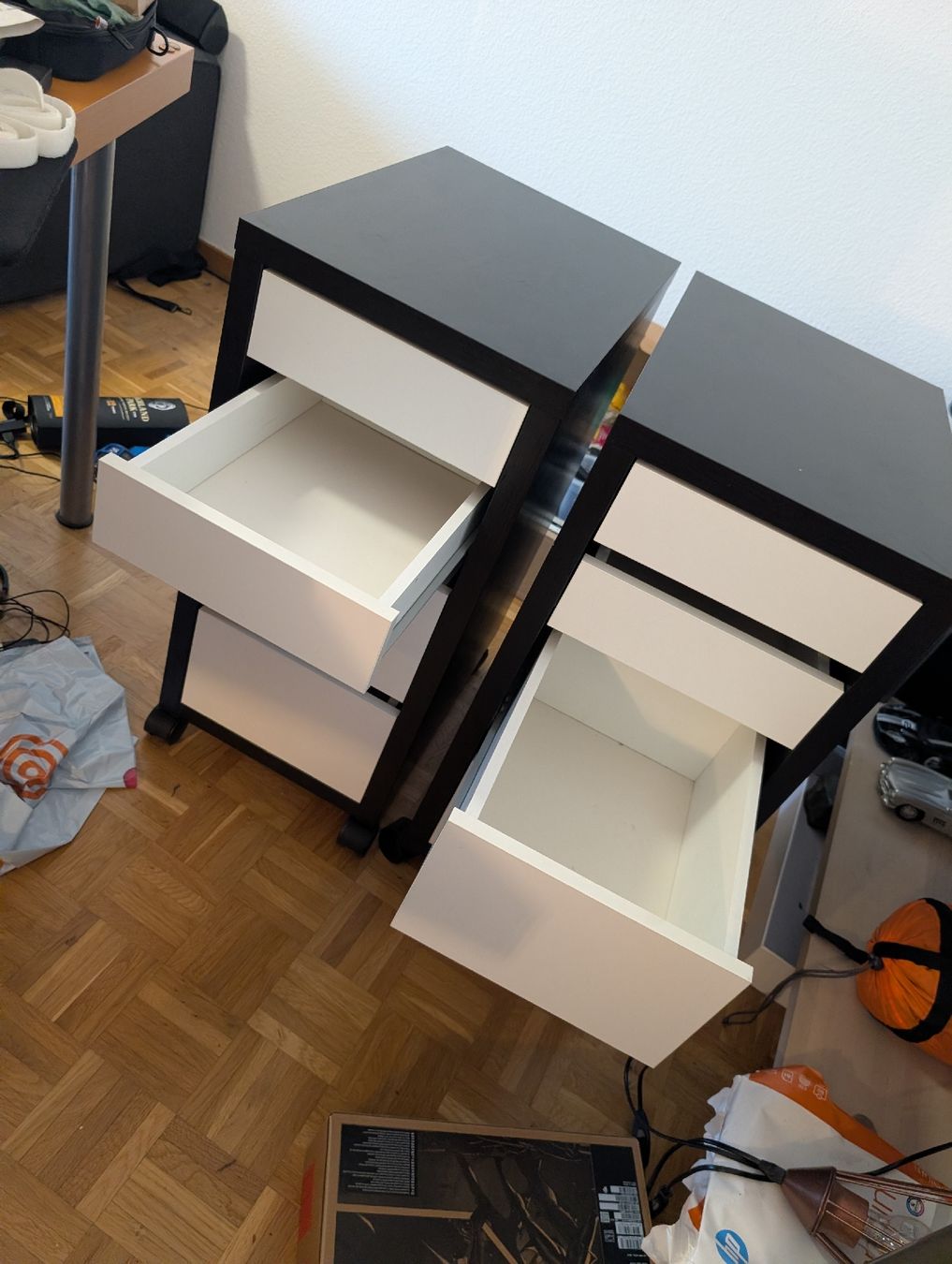 Ikea Banconi: 2 Rollcontainer mit 4 Schubladen – Schwarz/Weiss – Usato da Roggwil BE venduto da MA-4900 1
