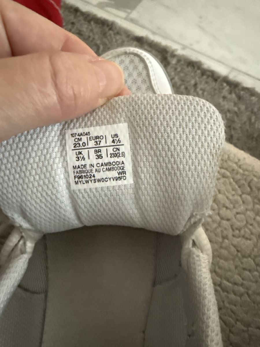 Asics Chaussures hommes: Asics Turnschuhe 37 – D'occasion à Bonaduz par SanOgg79 3