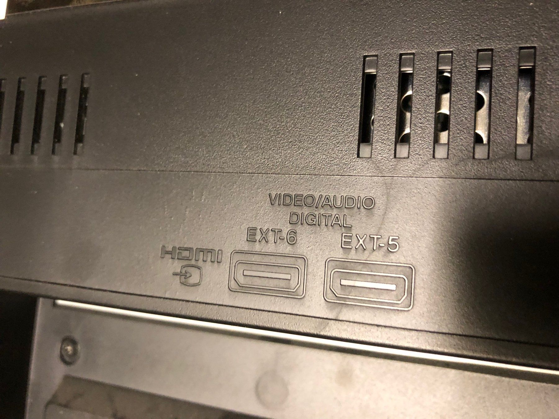JVC Televisori: Fernseher Flachbildschirm Screen 30 Zoll Gamer Screen – Usato da Hinterkappelen venduto da atomschnee 3