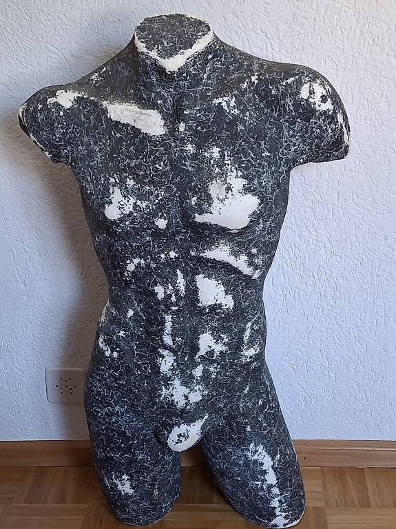 Statuette: Thorso Mann und Frau aus Styropor – Usato da Sissach venduto da tigibloch99 1