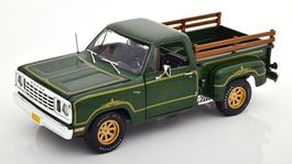 Dodge Warlock Pick Up 1977 dunkelgrün / gold 1:18 von Ertl /