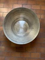 Grosse Bodenschale aus vernickeltem Aluminium von LAMBERT DE