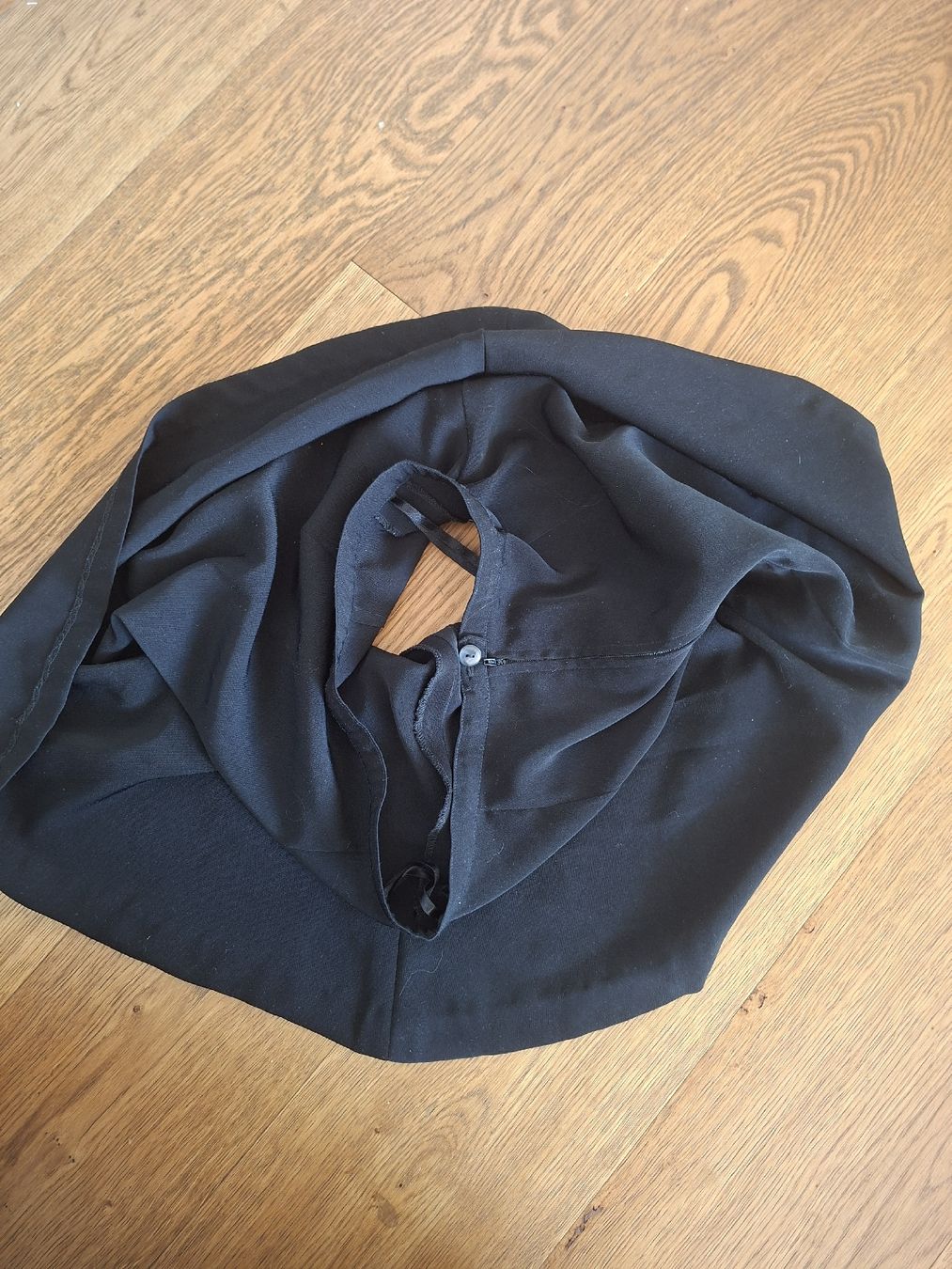 Jupes: Jupe noire taille 36 comme neuf – Neuf (Voir description) à Cheseaux-Noréaz par schinsan 1
