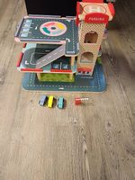Autogarage aus Holz Kinderspielzeug
