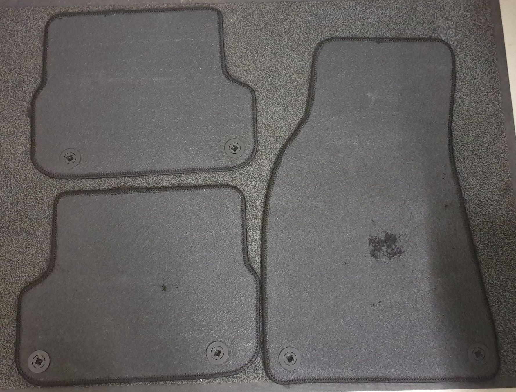 Audi Tappeti & Tappetini: Audi A6 4F C6 Fussmatten schwarz Textil – Usato da Basel venduto da ser_q9qm 1