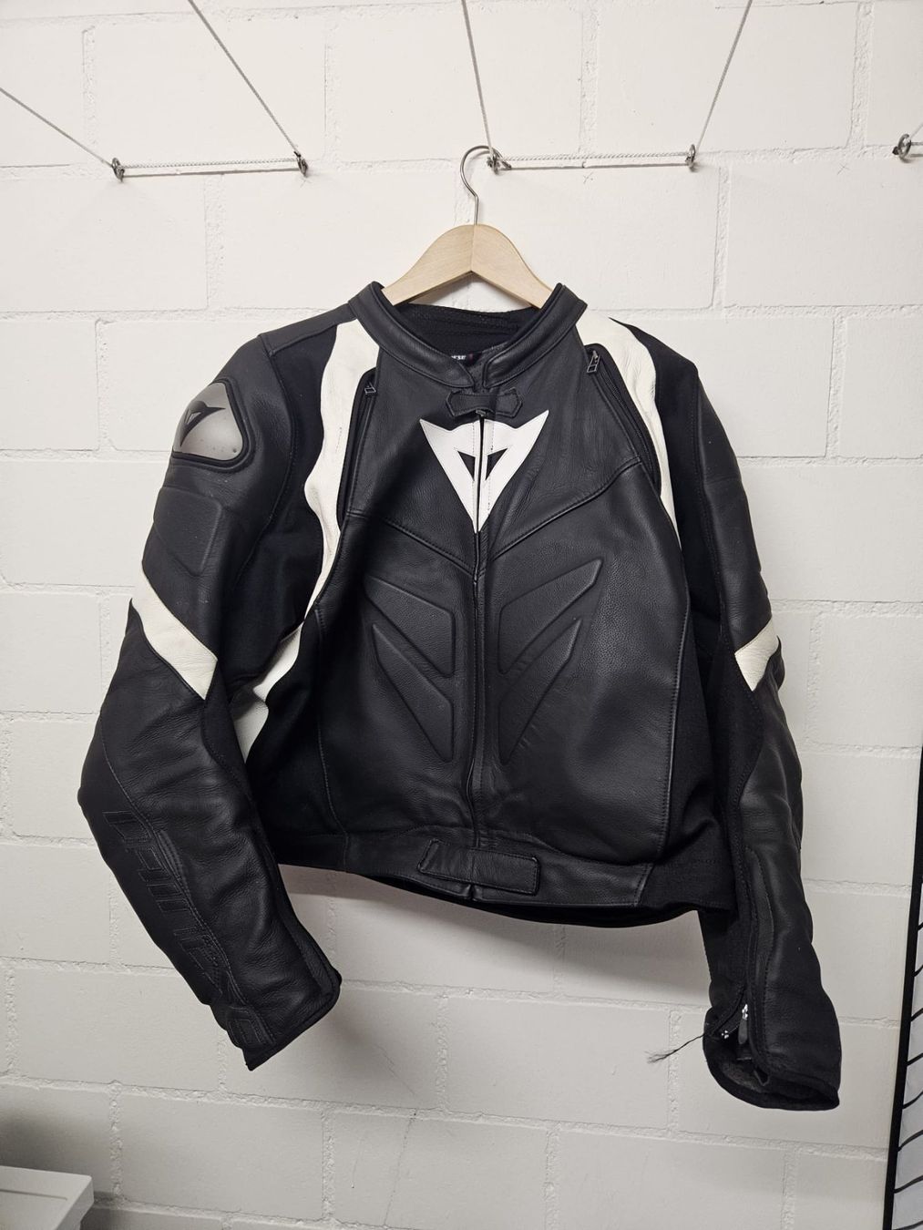 Completi: Dainese Motorradkombi Gr. 64 – Usato da Rümlang venduto da Mantecore