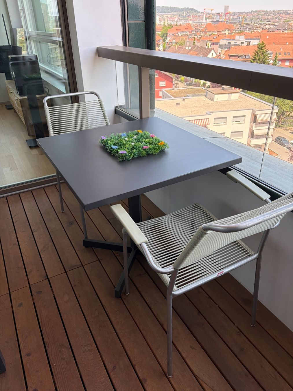 Schaffner Set di tavolo e panche: Balkon-Set: 2x Schaffner Spaghetti-Stühle & Tisch – Usato da Zürich venduto da Venegor36