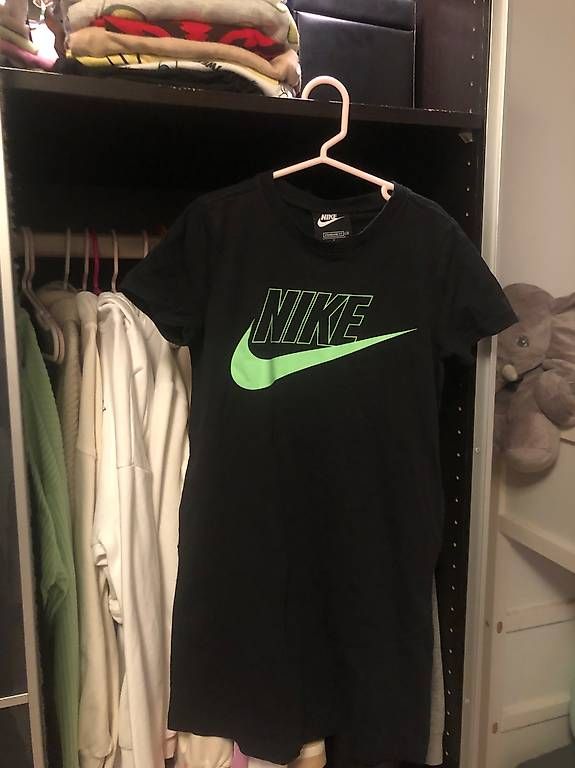 Nike Vestiti & Gonne: Nike Kleid Mädchen – Usato da Veltheim AG venduto da Beazam