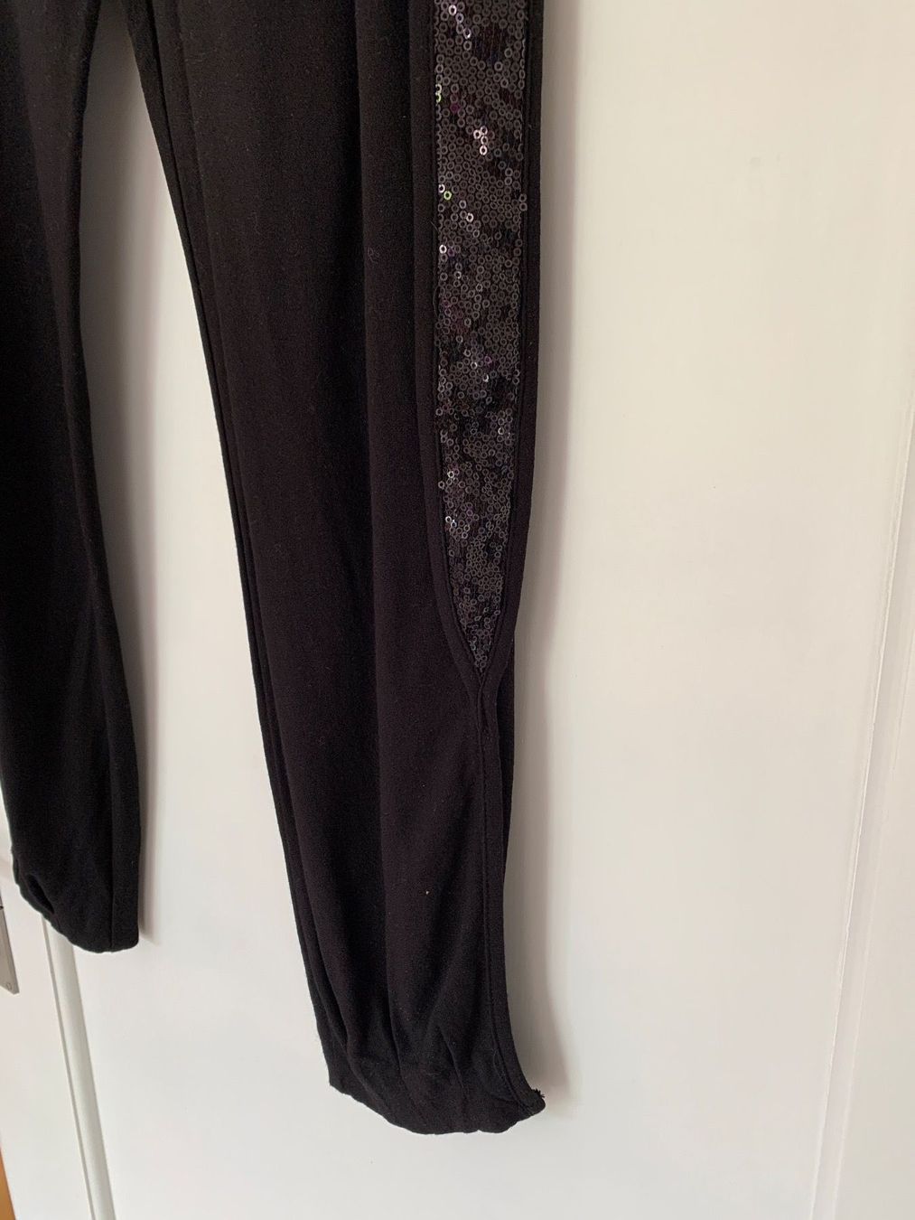 Pantaloni: schwarze Hose mit Pailletten – Usato da Hölstein venduto da dia_7d6n 1