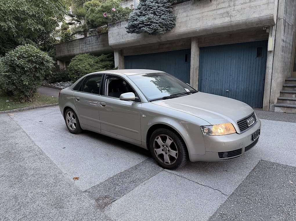 Automobili: Audi A4 2.4 V6  Berline  pour pièces / export – Usato da Sion venduto da rus_9rzv