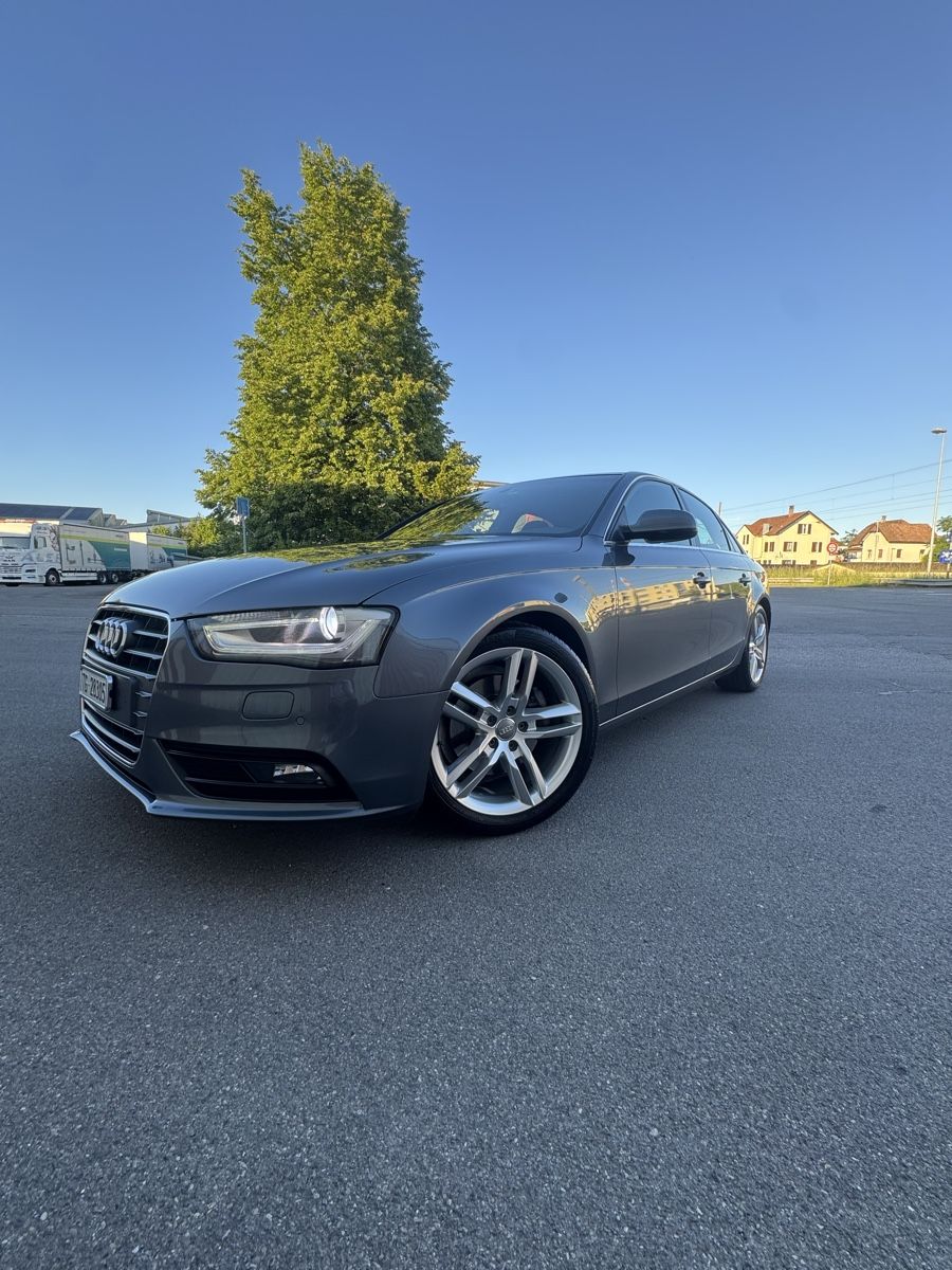 Audi Automobili: Audi A4 – Usato da Riedt b. Erlen venduto da WMDEM_wbg6