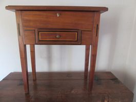 Tablette coiffeuse en bois avec miroir et tiroir
