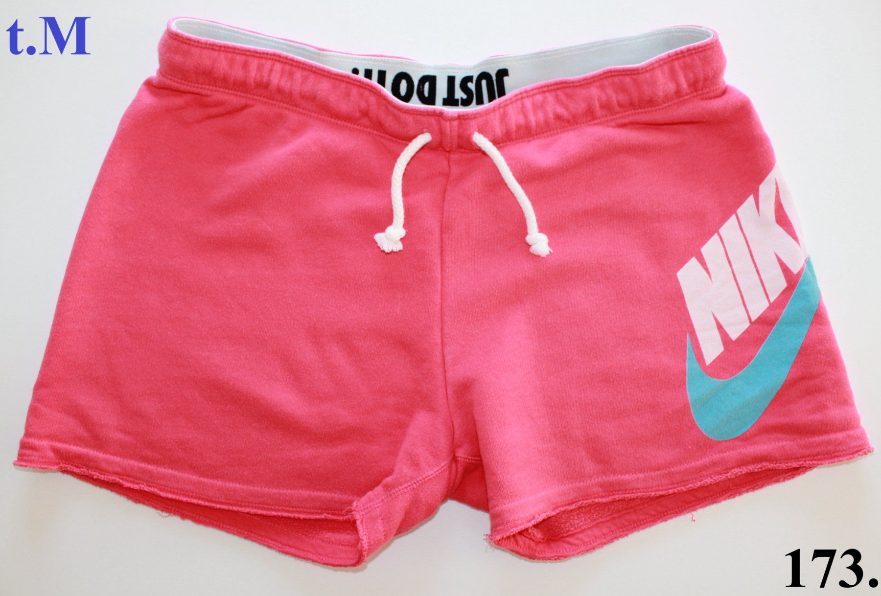 Nike Pantaloni: Short Nike t. M – Nuovo (secondo la descrizione) da Peseux venduto da Gilloss