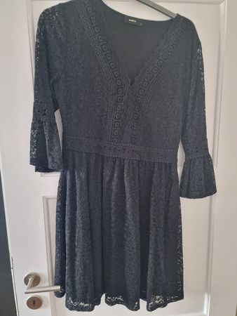 Schönes Spitzenkleid Gr. L Schwarz