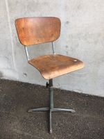 Stuhl aus Werkstatt, mit schöner Patina, Höhenverstellbar
