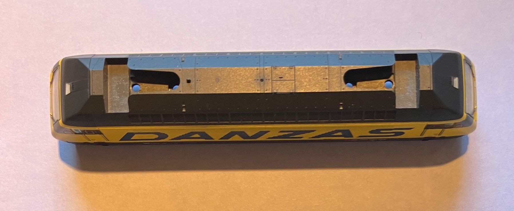 Trix Modellini di ferrovie: Gehäuse Minitrix SBB Re 460 DANZAS – Usato da Dompierre VD venduto da immorentes 4