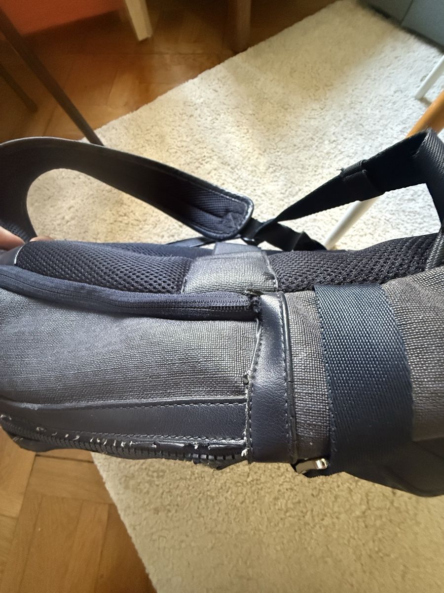Tommy Hilfiger Rucksäcke: Sac à dos Tommy Hilfiger bleu marine – Gebraucht aus Villars-sur-Ollon von rom_852b 7