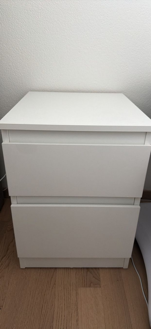 Ikea Tables de nuit: Malm Nachttische – D'occasion à Wald ZH par Natushe
