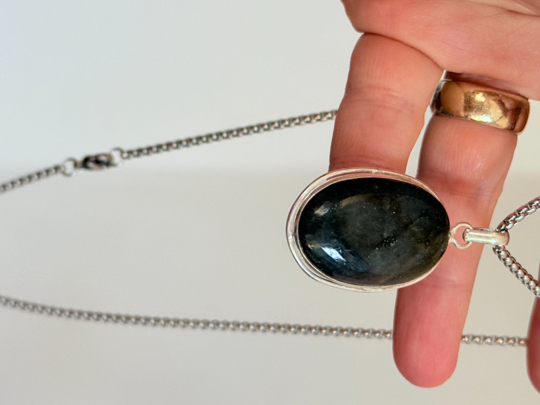 Catenine: Collier vintage avec pendentif pierre Labradorite – Nuovo e nell'imballaggio originale da Genève venduto da AWWA 3