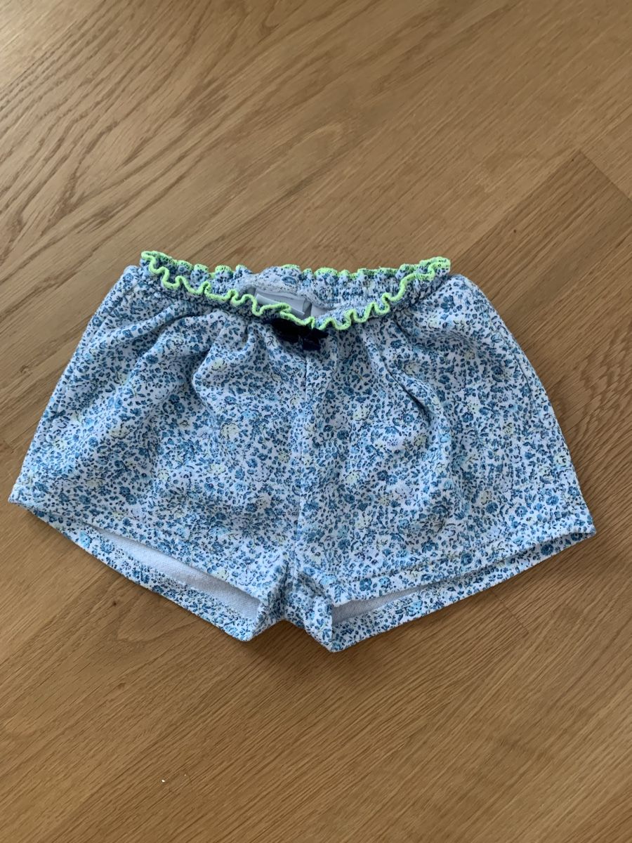 Zara Pantaloni: Shorts Gr. 104 Zara – Usato da Dinhard venduto da PS83