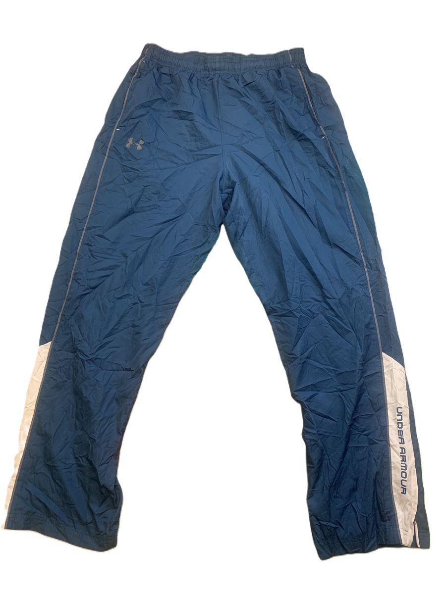 Under Armour Pantaloni: Under Armour Trackpants, Size M, baggy – Usato da Münchenstein venduto da Alpinevintage