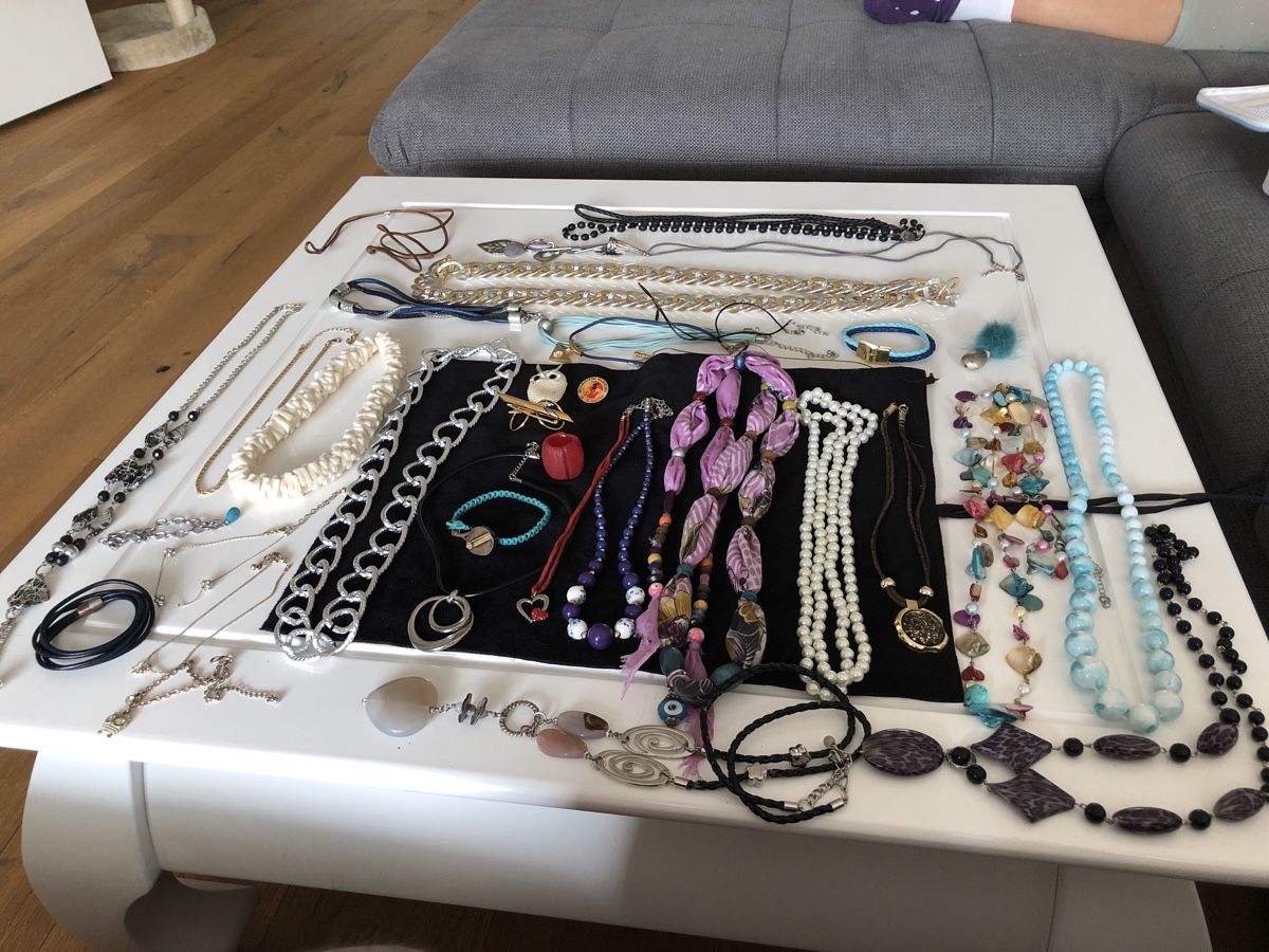 Altri gioielli: Grosses Konvolut Modeschmuck: Halsketten, Armbänder, Brosche – Usato da Läufelfingen venduto da Original100 6