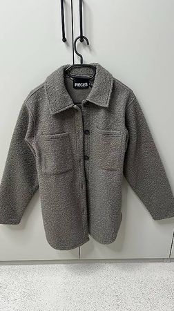 Hemdjacke von Pieces in Grösse S, grau-braun, neu