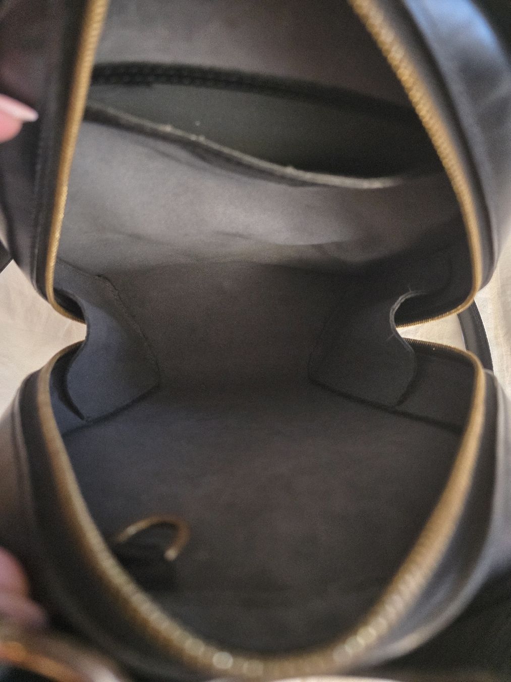 Louis Vuitton Zaini: Louis Vuitton Mabillon Backpack Epi Leather Black – Usato da Niederrohrdorf venduto da ameliaherbert 3