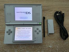 Nintendo DS lite in silbergrau