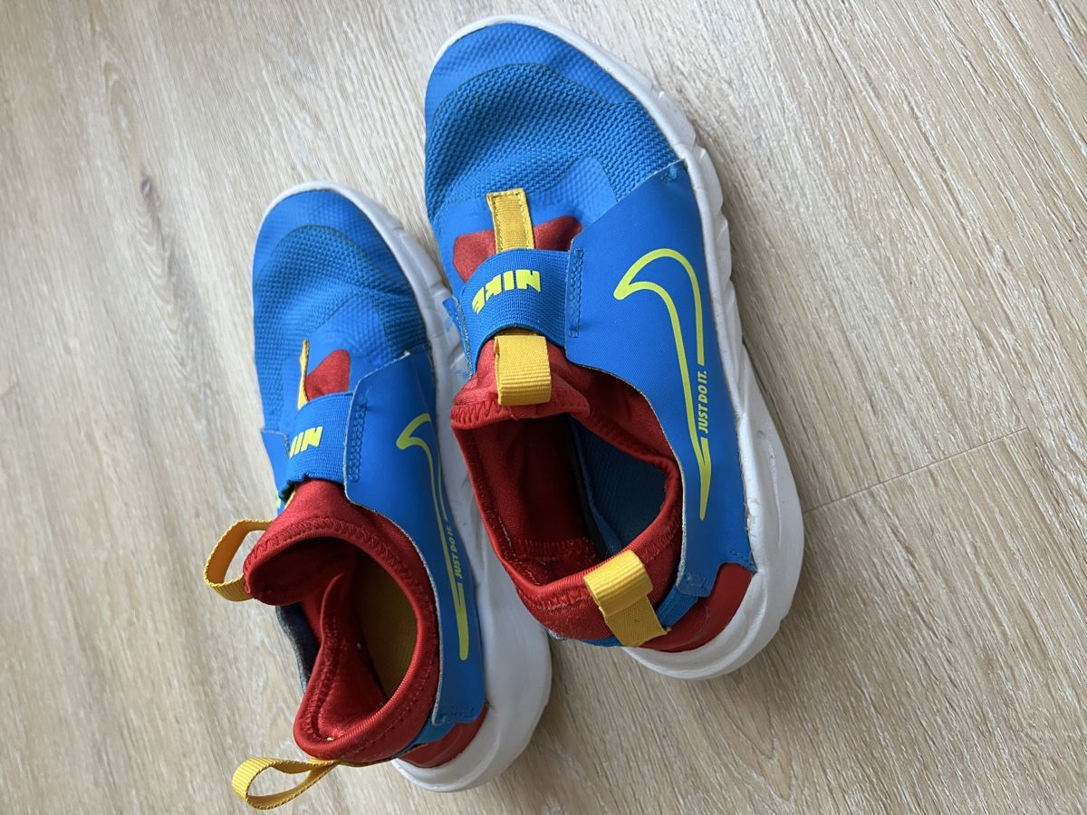 Nike Scarpe per ragazzi: Turnschuhe Nike Gr. 35 – Usato da Sulz AG venduto da Zissi31324 1