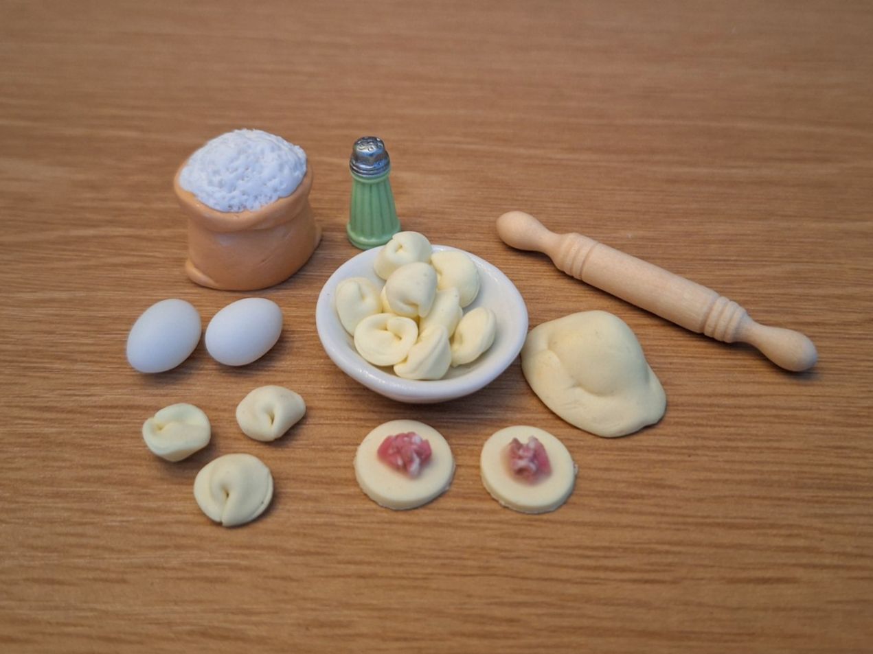 Case e mobili per bambole: Handmade Tortellini Kochset – Nuovo (secondo la descrizione) da Zürich venduto da HandmadeTinyFood