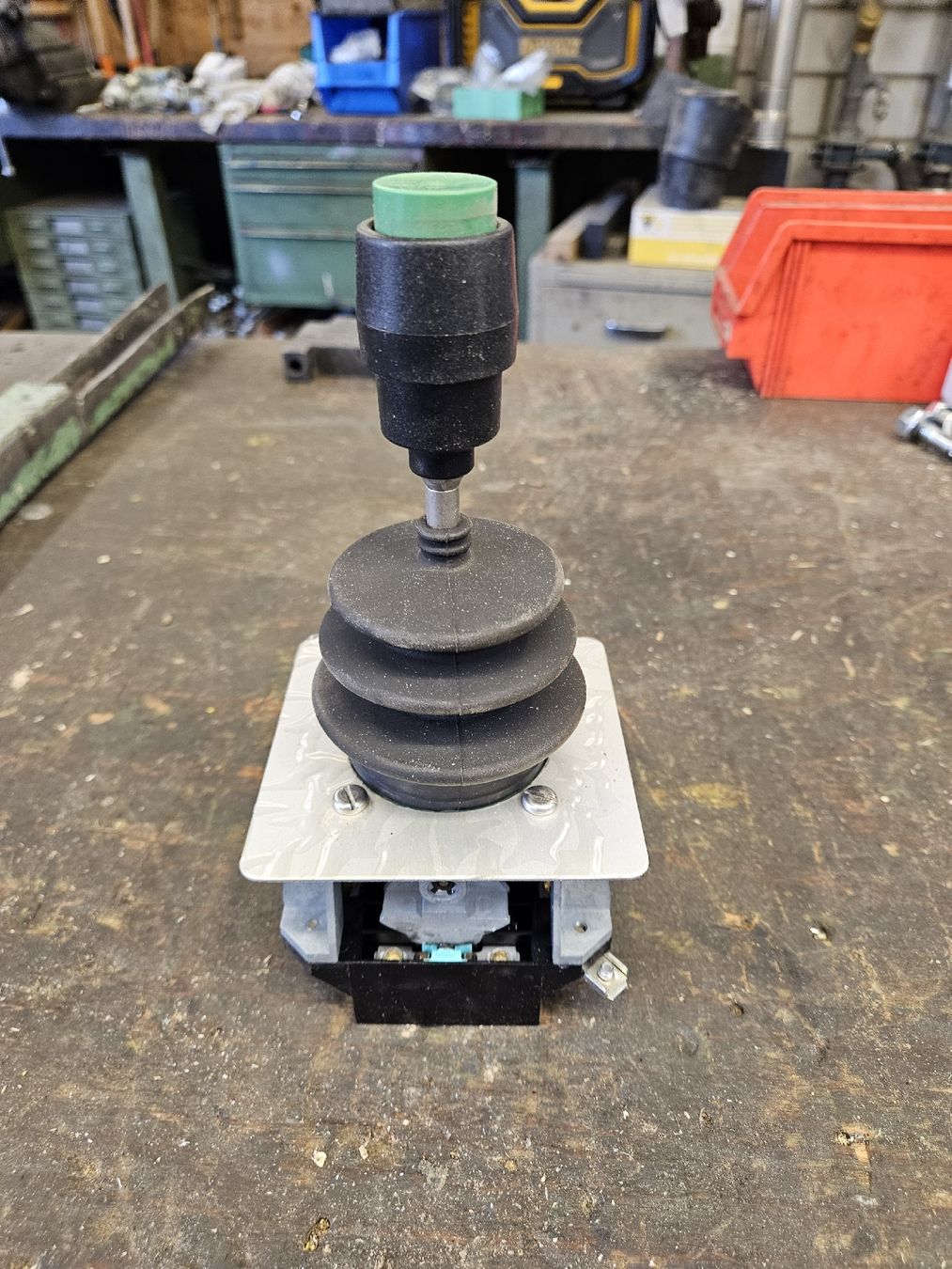 Controller: Telemecanique Joystick Controller XKBA16330 Steuerschalter – Nuovo (secondo la descrizione) da Einsiedeln venduto da Paletten