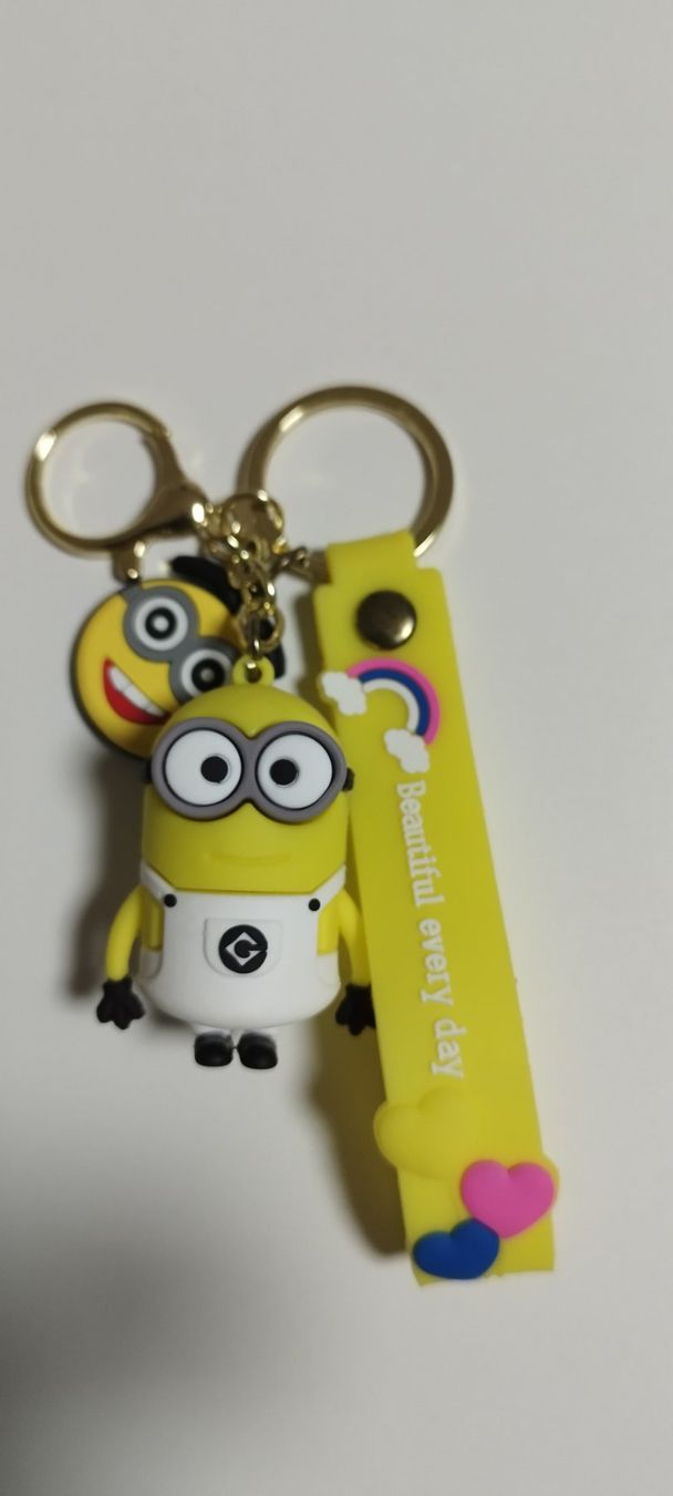 Schlüsselanhänger & - bänder: Weisser Minion-Schlüsselanhänger – Neu und originalverpackt aus Winterthur von deb_c6qh