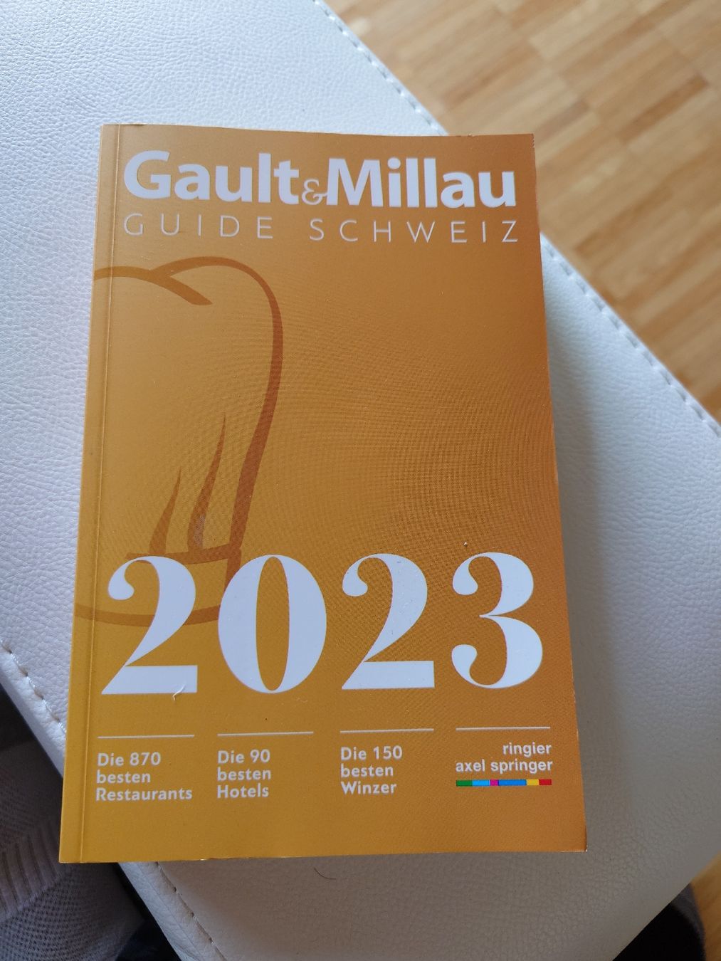 Bücher: Gault&Millau Guide Schweiz 2023 - 576 Seiten  – Gebraucht aus Stäfa von Sandy087