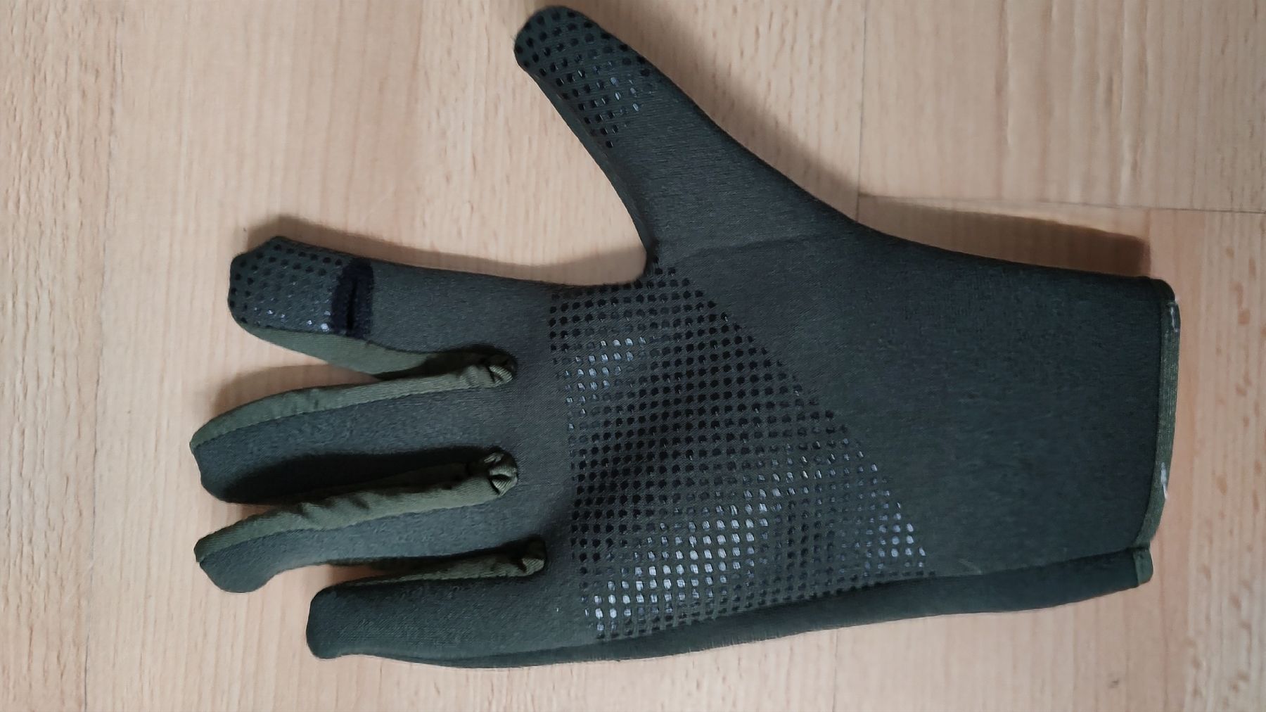 Guanti & manicotti: Handschuhe Neopren – Usato da Grenchen venduto da car_qq2t 3
