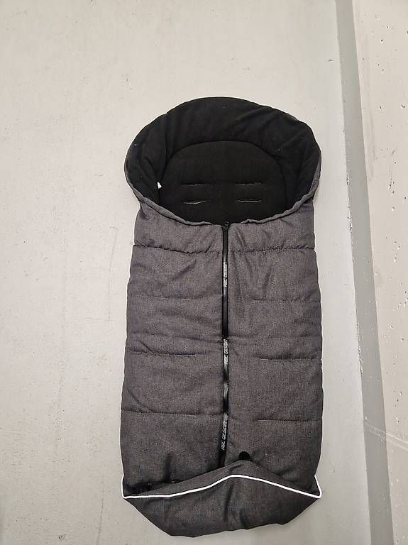 Sacs de couchage: ABC Design Winterfussack asphalt – D'occasion à Zürich par Michele29