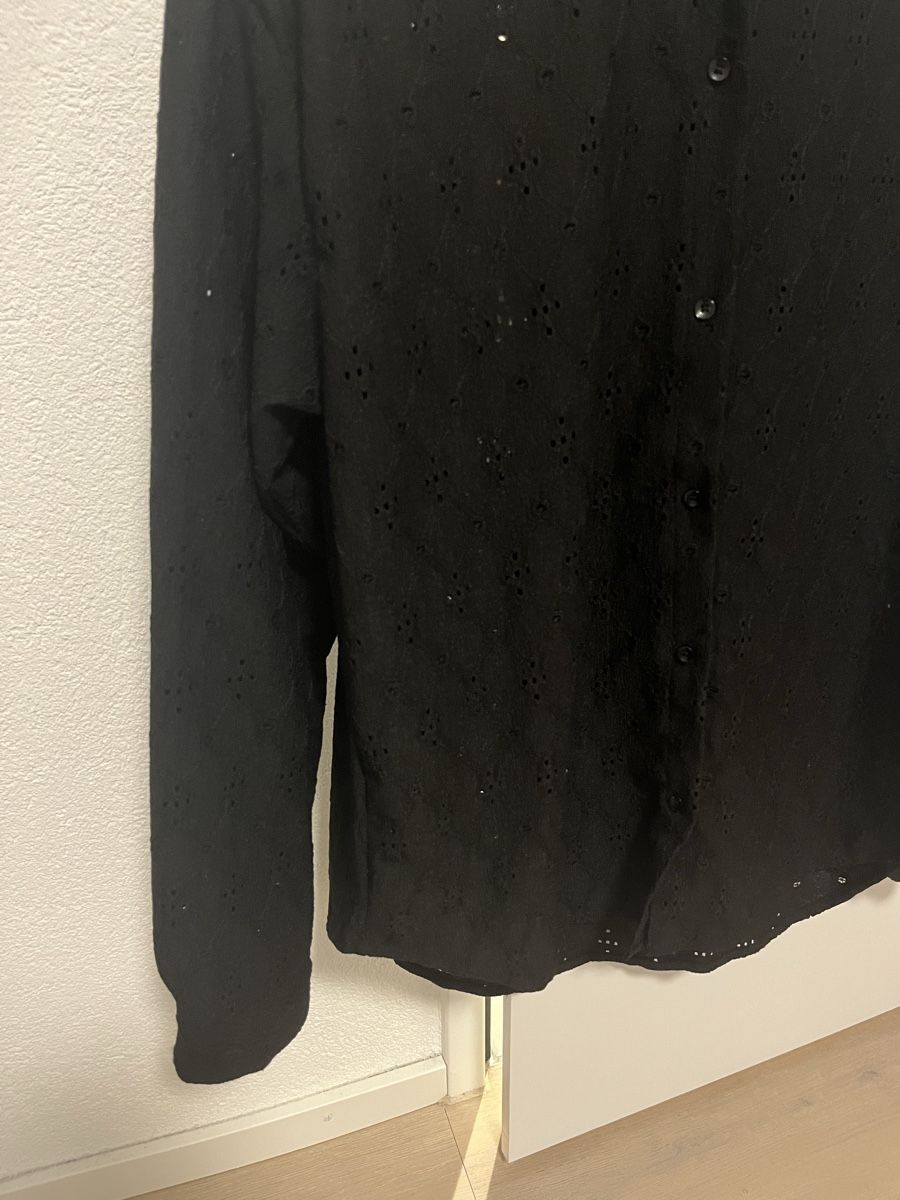 Blusen: Hemd schwarz mit Lochmuster S neu – Neu (gemäss Beschreibung) aus Birrwil von vanyboo 1