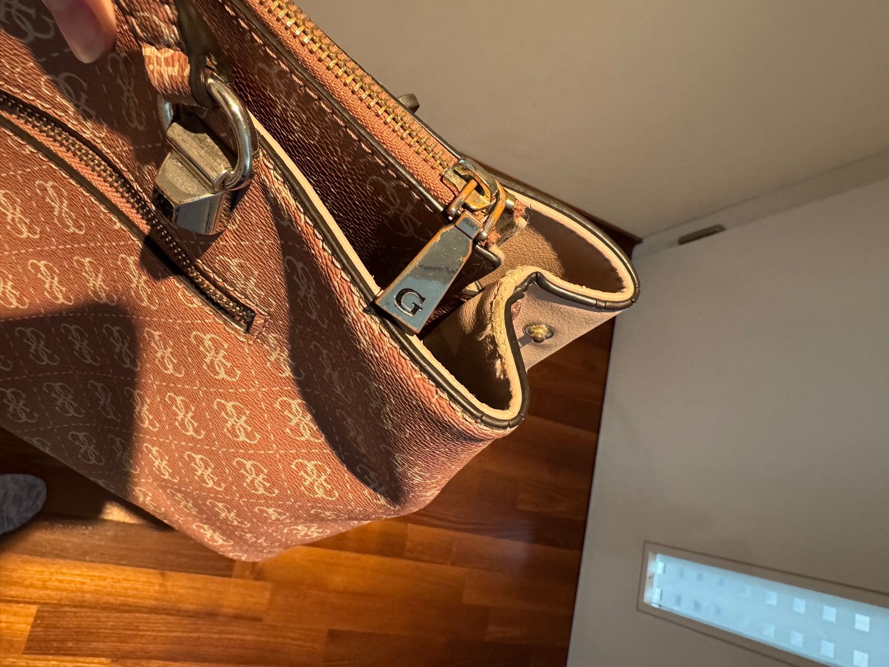 Borse da donna: Guess Handtasche/Shopper, rosa-braun – Usato da St. Gallen venduto da lmk_6695 6