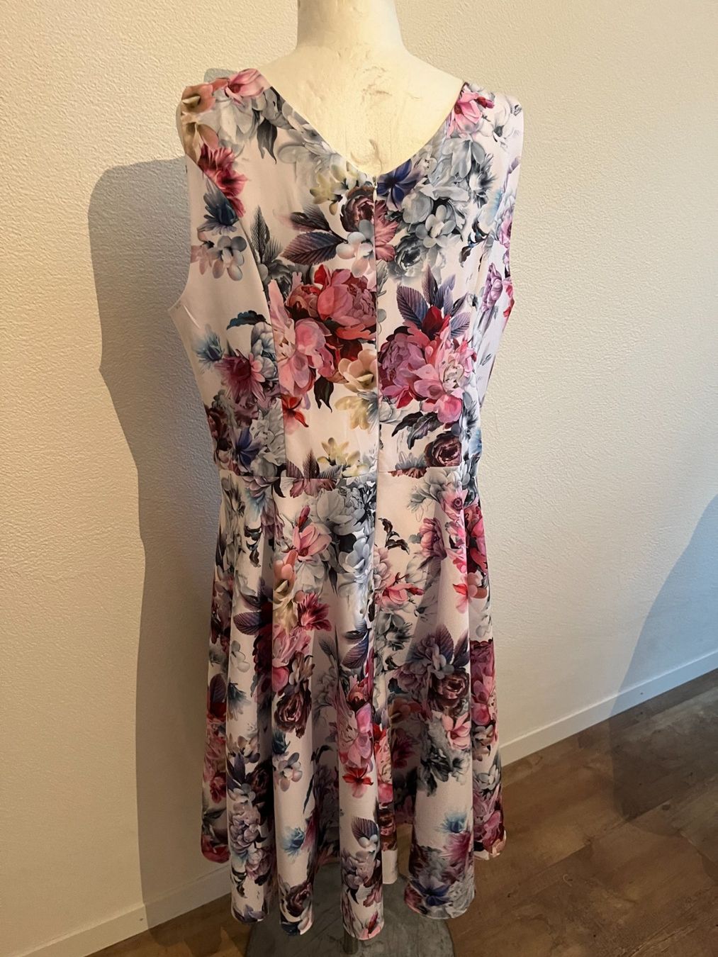 Vestiti: Atemberaubendes Kleid, Viskose, Gr. 38, NP 119.- – Nuovo (secondo la descrizione) da Altendorf venduto da Beauty_Girl83 3