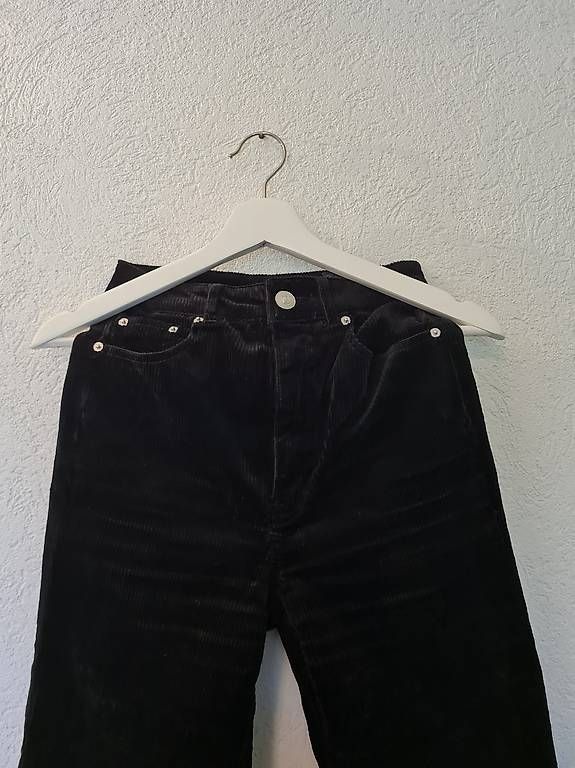 Pantaloni: H&M Cord Hose NEU – Usato da Laufen venduto da Loli42