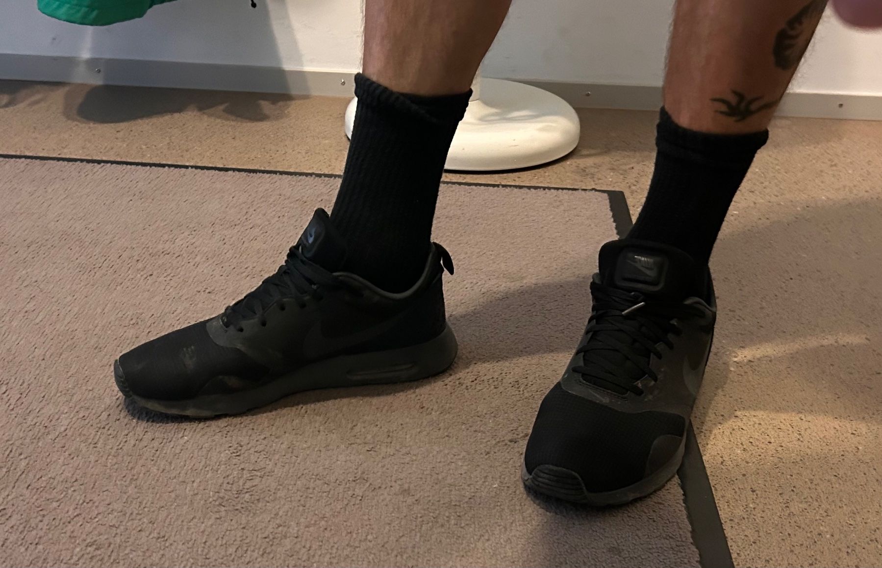 Nike Scarpe da uomo: Nike Air Max Tavas – Usato da Zürich venduto da Facellas 5