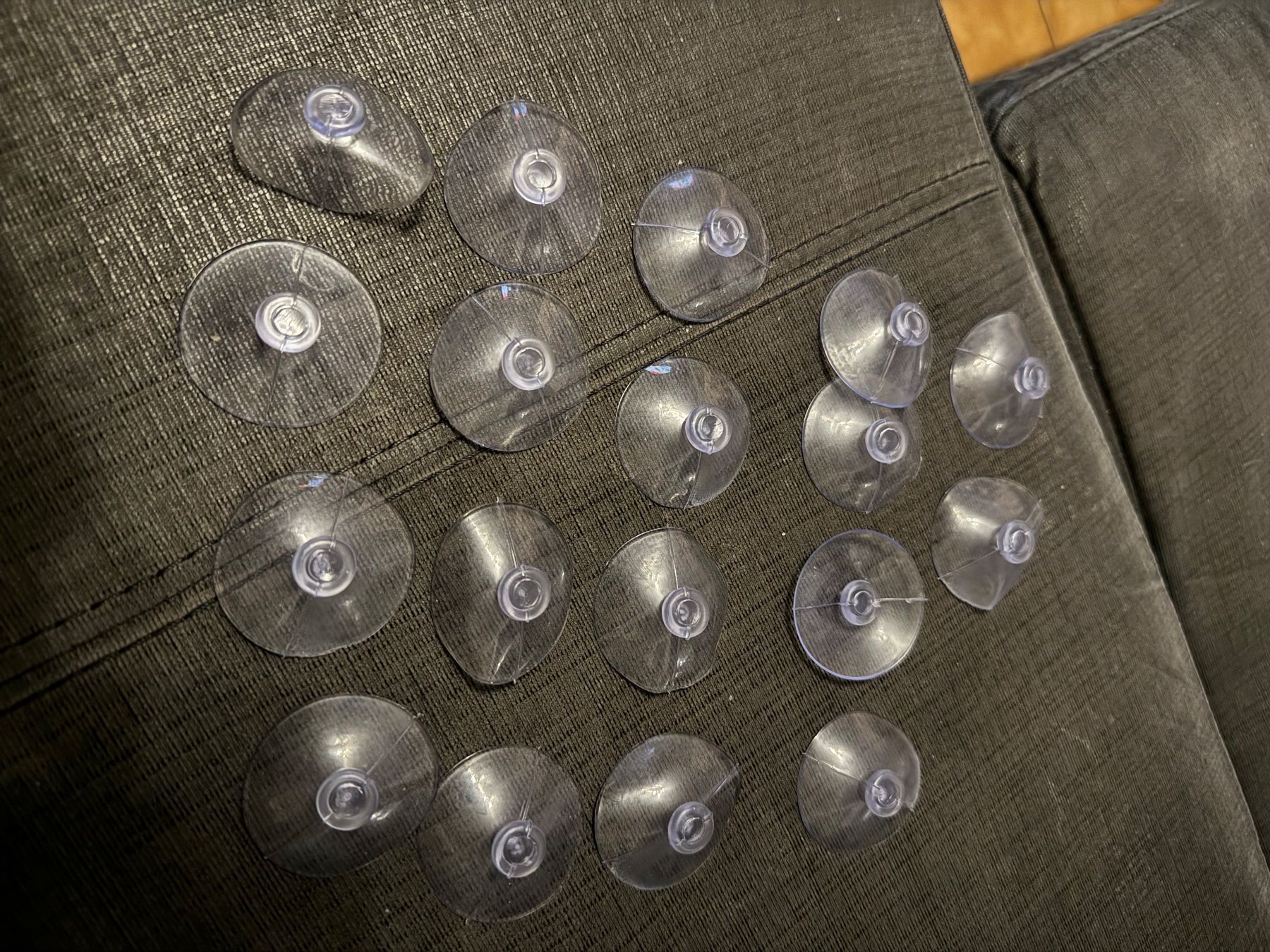 Libri: Lot de 18’Ventouses Transparentes – Nuovo e nell'imballaggio originale da Veyrier venduto da kimedovapa