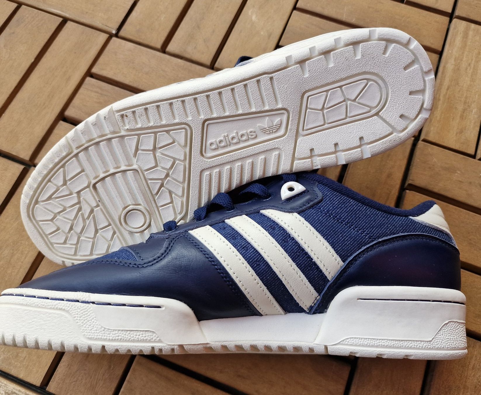 Adidas Herrenschuhe: Adidas Sneaker – Neu (gemäss Beschreibung) aus Zürich von Pero6 4