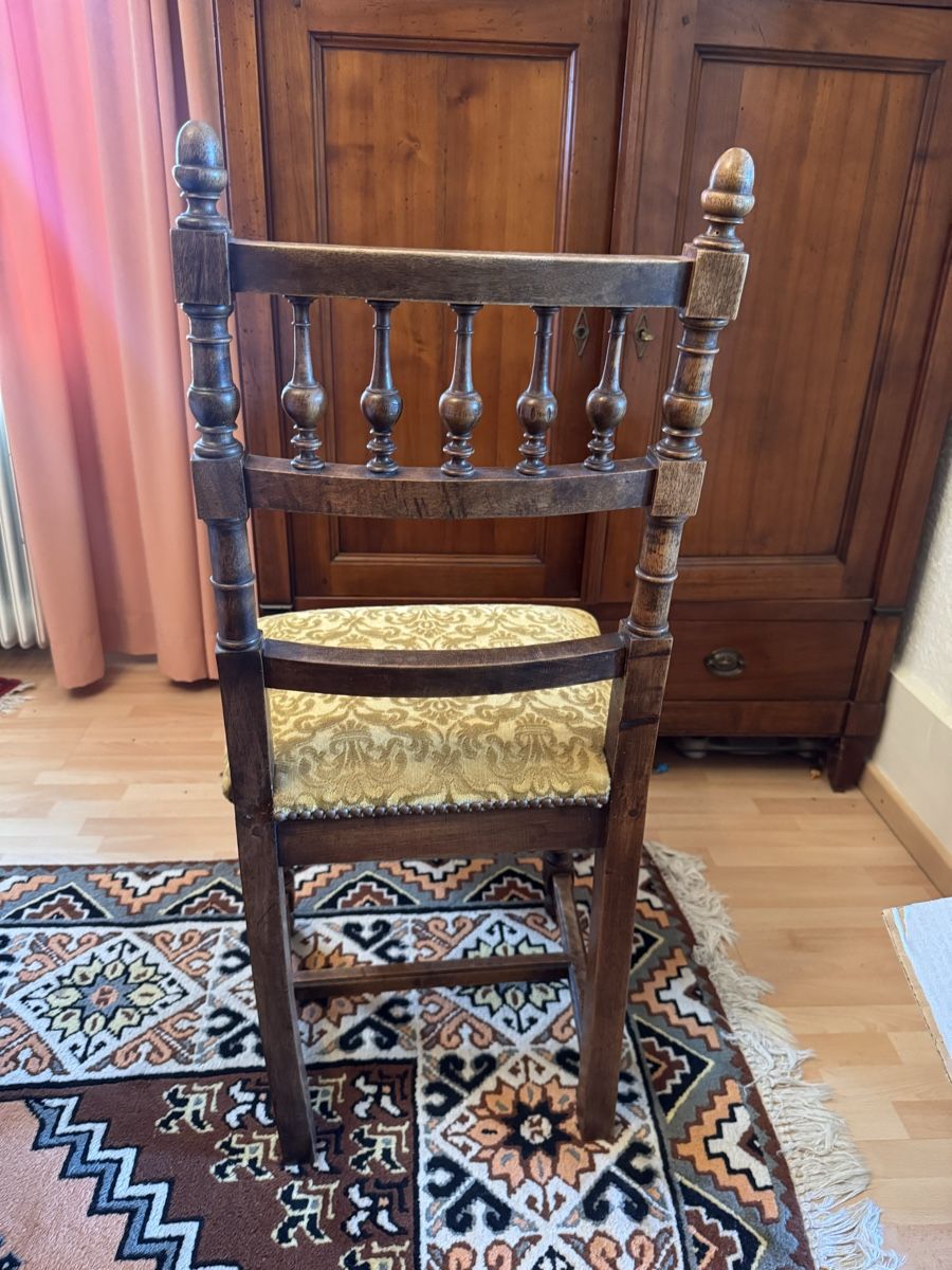 Tischset: Ancienne table avec lot de 6 chaises et 2 rallonges  – Gebraucht aus Courrendlin von bur_twg6 4