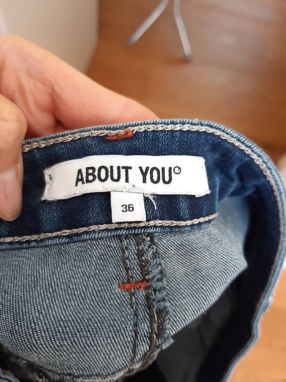 Jeans: Neuwertige Jeans Shorts 36/38 – Usato da Nebikon venduto da Haidihooo 1